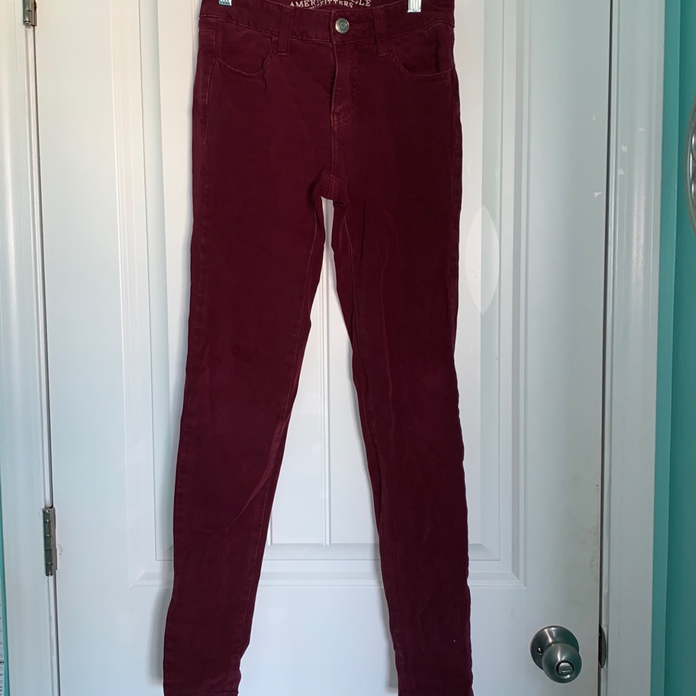 AMERICAN EAGLE SIZE 0 360° SUPER STRETCH MAROON PANTS